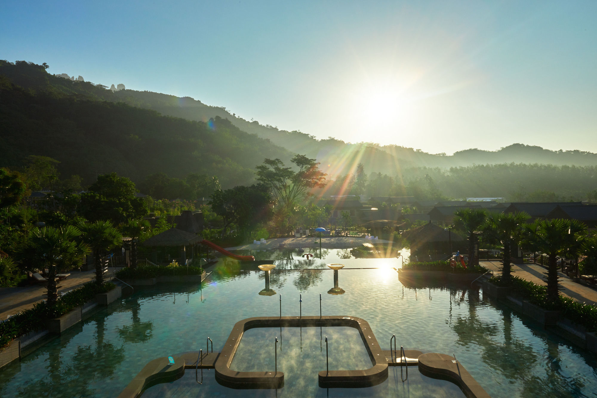 Doubletree Resort By Hilton Hotel Hainan - Qixianling Hot Spring Baoting Exterior photo